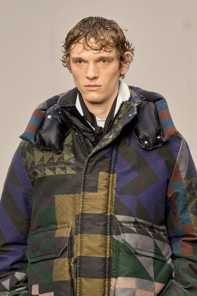 Look 180